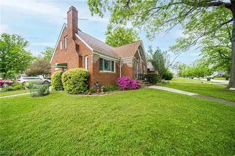 Exterior - 444 E 264th St, Euclid, OH 44132 photo 3 of 9