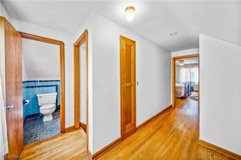 Entry Way - 444 E 264th St, Euclid, OH 44132 photo 2 of 3