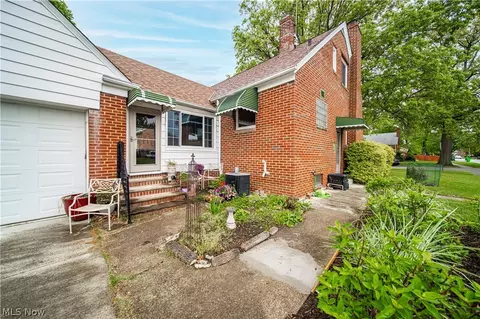 Exterior - 444 E 264th St, Euclid, OH 44132 photo 7 of 9
