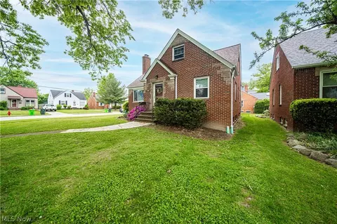 Exterior - 444 E 264th St, Euclid, OH 44132 photo 2 of 9
