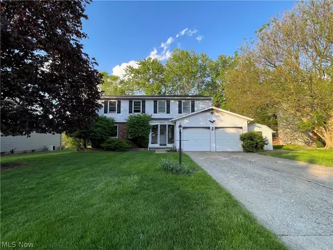 940 Red Oak Cir, Medina, OH 44256