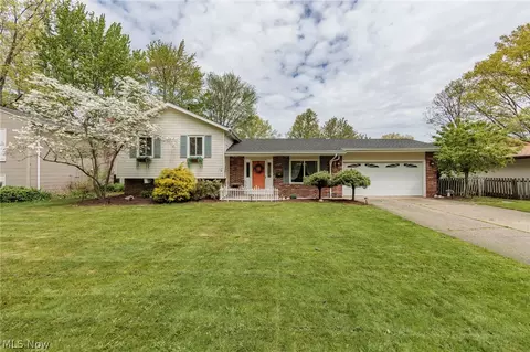 26800 Locust Dr, Olmsted Falls, OH 44138