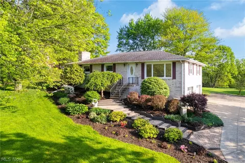 1720 Deerwood Cir SE, East Sparta, OH 44626