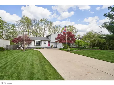 459 Mohawk Trl, Brunswick, OH 44212 photo 2
