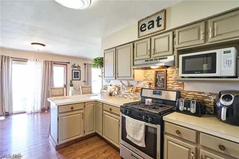 Kitchen - 1409 Warrick Dr, Ashtabula, OH 44004 photo 3 of 4