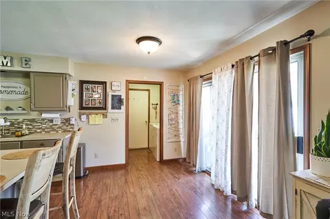 Entry Way - 1409 Warrick Dr, Ashtabula, OH 44004 photo 4 of 5