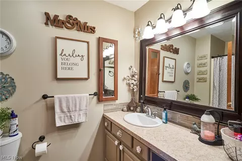 Bath - 1409 Warrick Dr, Ashtabula, OH 44004 photo 2 of 2