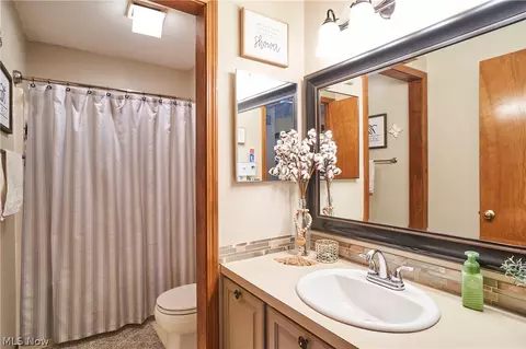 Bath - 1409 Warrick Dr, Ashtabula, OH 44004 photo 1 of 2