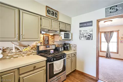 Kitchen - 1409 Warrick Dr, Ashtabula, OH 44004 photo 4 of 4