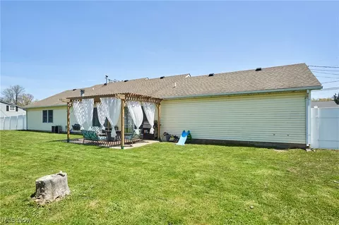Exterior - 1409 Warrick Dr, Ashtabula, OH 44004 photo 4 of 7
