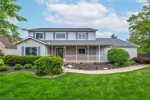 360 Mcintosh Ln, Amherst, OH 44001