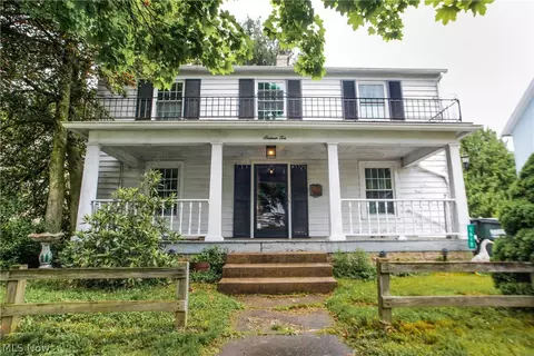 1610 Chestnut St, Coshocton, OH 43812
