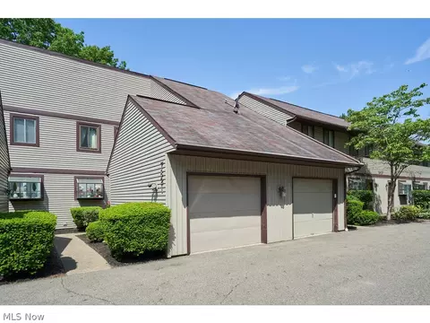 7821 Hills And Dales Rd NW #D, Massillon, OH 44646