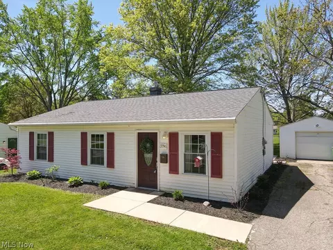 3796 Santom Rd N, Stow, OH 44224