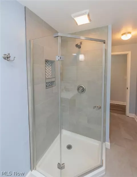 Bath - 438 E Sprague Rd, Broadview Heights, OH 44147 photo 2 of 4