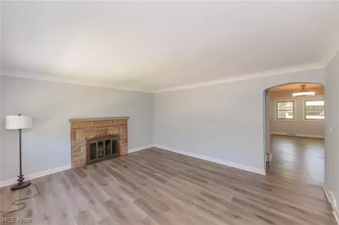 Living - 438 E Sprague Rd, Broadview Heights, OH 44147 photo 4 of 6