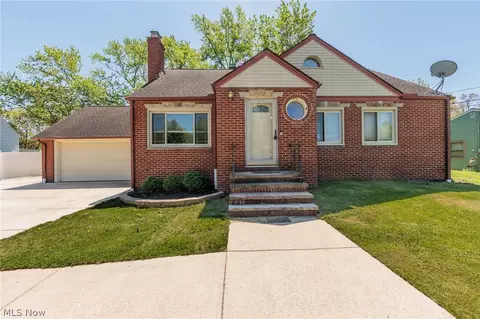 438 E Sprague Rd, Broadview Heights, OH 44147