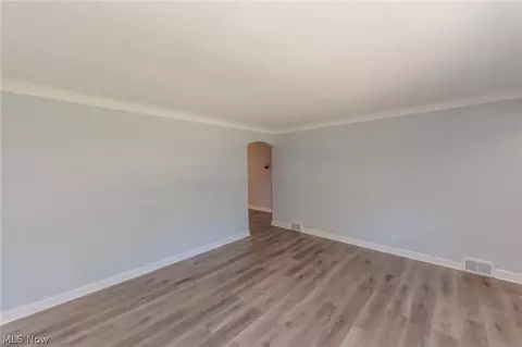 Living - 438 E Sprague Rd, Broadview Heights, OH 44147 photo 3 of 6