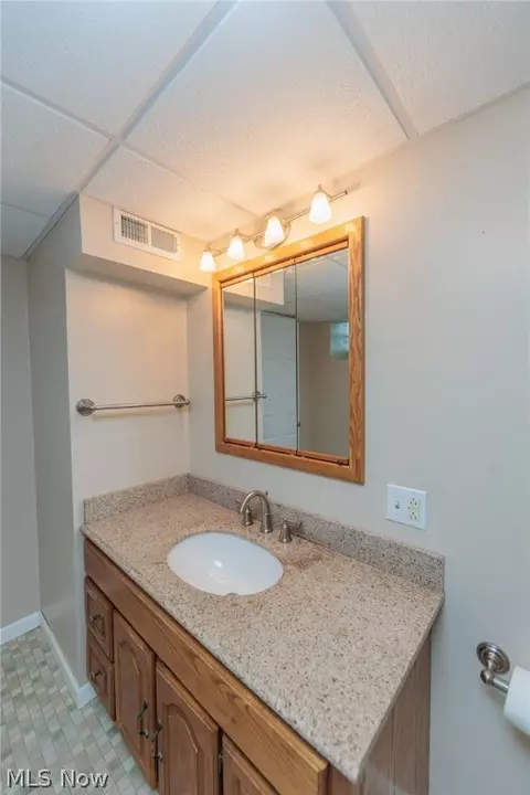Bath - 438 E Sprague Rd, Broadview Heights, OH 44147 photo 3 of 4