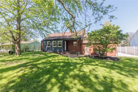 Exterior - 438 E Sprague Rd, Broadview Heights, OH 44147 photo 7 of 9