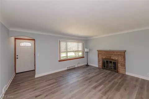 Living - 438 E Sprague Rd, Broadview Heights, OH 44147 photo 1 of 6