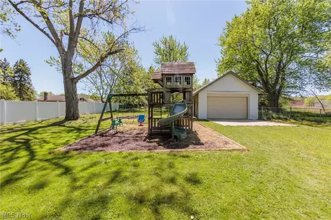 Exterior - 438 E Sprague Rd, Broadview Heights, OH 44147 photo 5 of 9