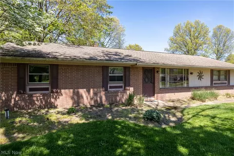 11885 Glencoe St NW, Canal Fulton, OH 44614