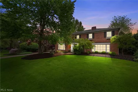 2695 Cranlyn Rd, Shaker Heights, OH 44122