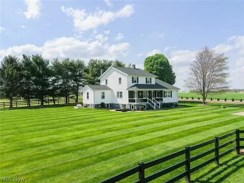 9020 Kidron Rd, Apple Creek, OH 44606