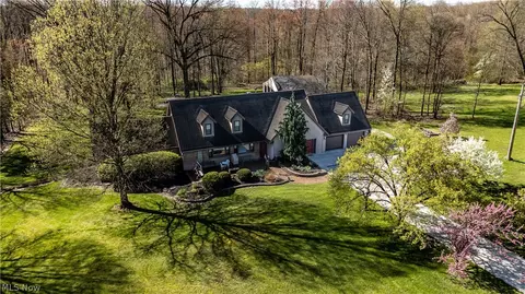 242 Elvira Ct, Mcdonald, OH 44437