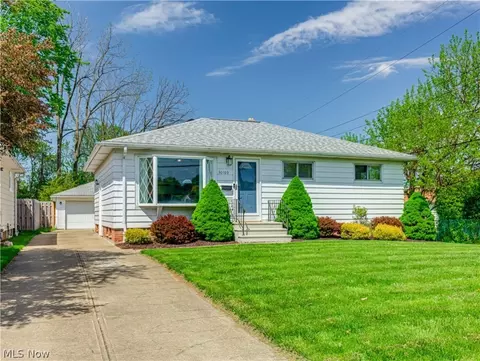 30109 Dorothy Dr, Wickliffe, OH 44092