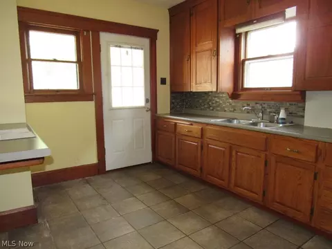 239 Columbus St, Elyria, OH 44035 photo 6