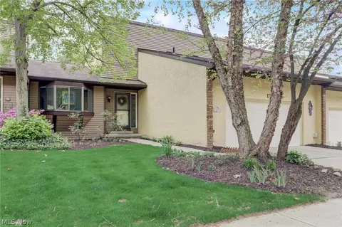 175 Lake Terrace Dr, Munroe Falls, OH 44262