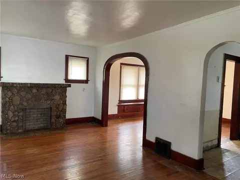 Living - 2242 E 33rd St, Lorain, OH 44055 photo 5 of 7
