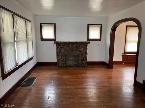 Living - 2242 E 33rd St, Lorain, OH 44055 photo 4 of 7