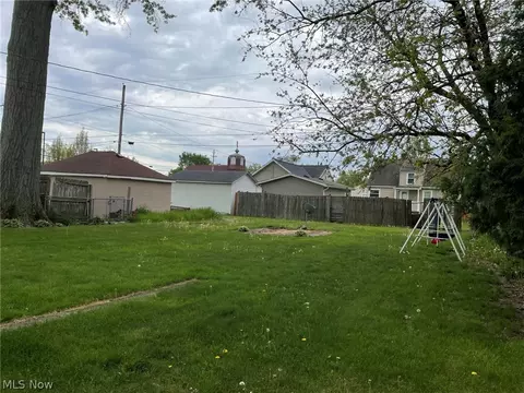 Exterior - 2242 E 33rd St, Lorain, OH 44055 photo 5 of 6