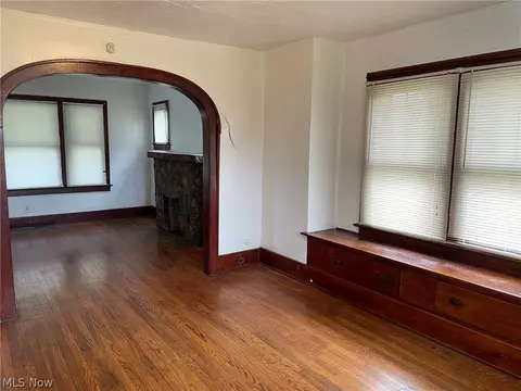 Living - 2242 E 33rd St, Lorain, OH 44055 photo 2 of 7