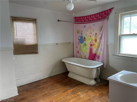 Bath - 2242 E 33rd St, Lorain, OH 44055 photo 3 of 4