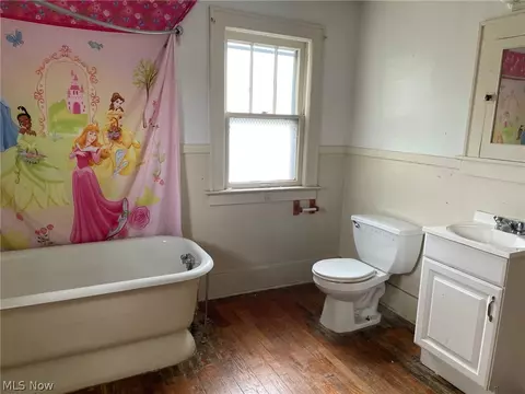 Bath - 2242 E 33rd St, Lorain, OH 44055 photo 4 of 4