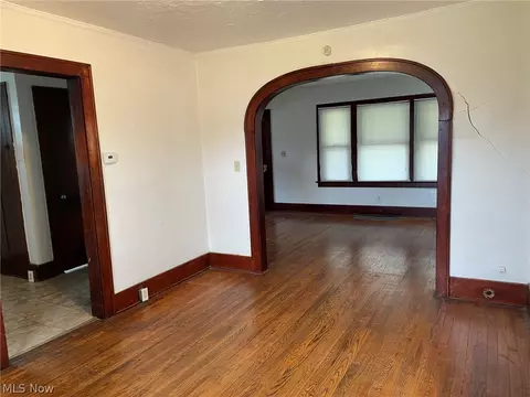 Living - 2242 E 33rd St, Lorain, OH 44055 photo 3 of 7