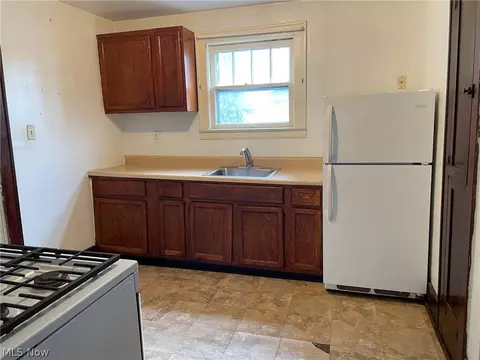 Kitchen - 2242 E 33rd St, Lorain, OH 44055 photo 2 of 2