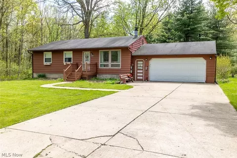 895 Goist Ln, Girard, OH 44420