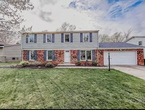 7446 Baldwin Creek Dr, Middleburg Heights, OH 44130