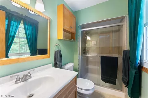 Bath - 609 Cathy Ann Dr, Boardman, OH 44512 photo 3 of 3