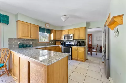 Kitchen - 609 Cathy Ann Dr, Boardman, OH 44512 photo 4 of 4