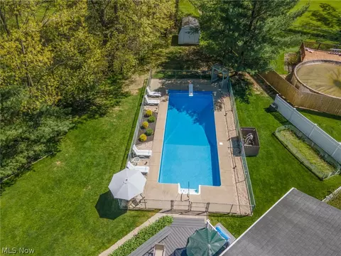 Exterior - 609 Cathy Ann Dr, Boardman, OH 44512 photo 8 of 14