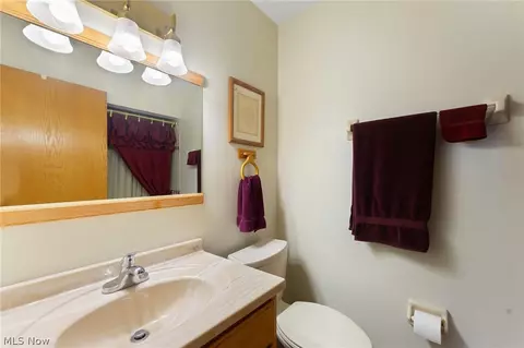 Bath - 609 Cathy Ann Dr, Boardman, OH 44512 photo 2 of 3