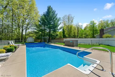 Exterior - 609 Cathy Ann Dr, Boardman, OH 44512 photo 7 of 14