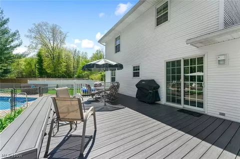 Exterior - 609 Cathy Ann Dr, Boardman, OH 44512 photo 10 of 14