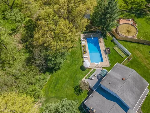 Exterior - 609 Cathy Ann Dr, Boardman, OH 44512 photo 6 of 14